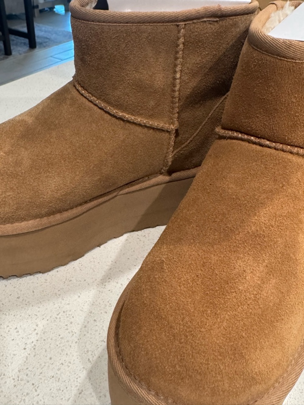 NEW IN BOX! UGG Classic Mini Platform Boots Chestnut Suede Size 7 - Picture 11 of 12